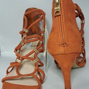 NWT CHELSEE WOMENS HEEL Size 6 MODEL Evangelina MEMORY FOAM ** NO BOX **